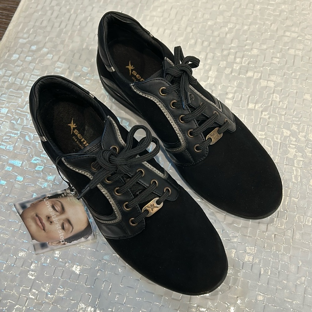 XSensible black shoes size 5 NEW!